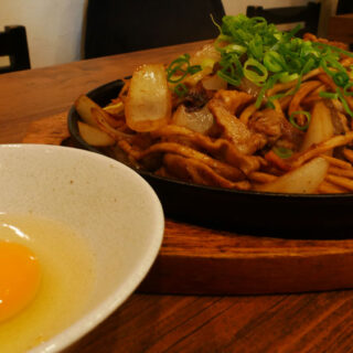 カレー焼きそば（卵付き）